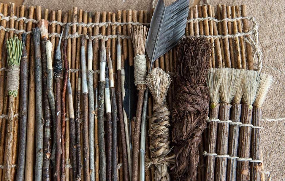 Økologiske malematerialer Økologiske malematerialer arrangeret på et bord